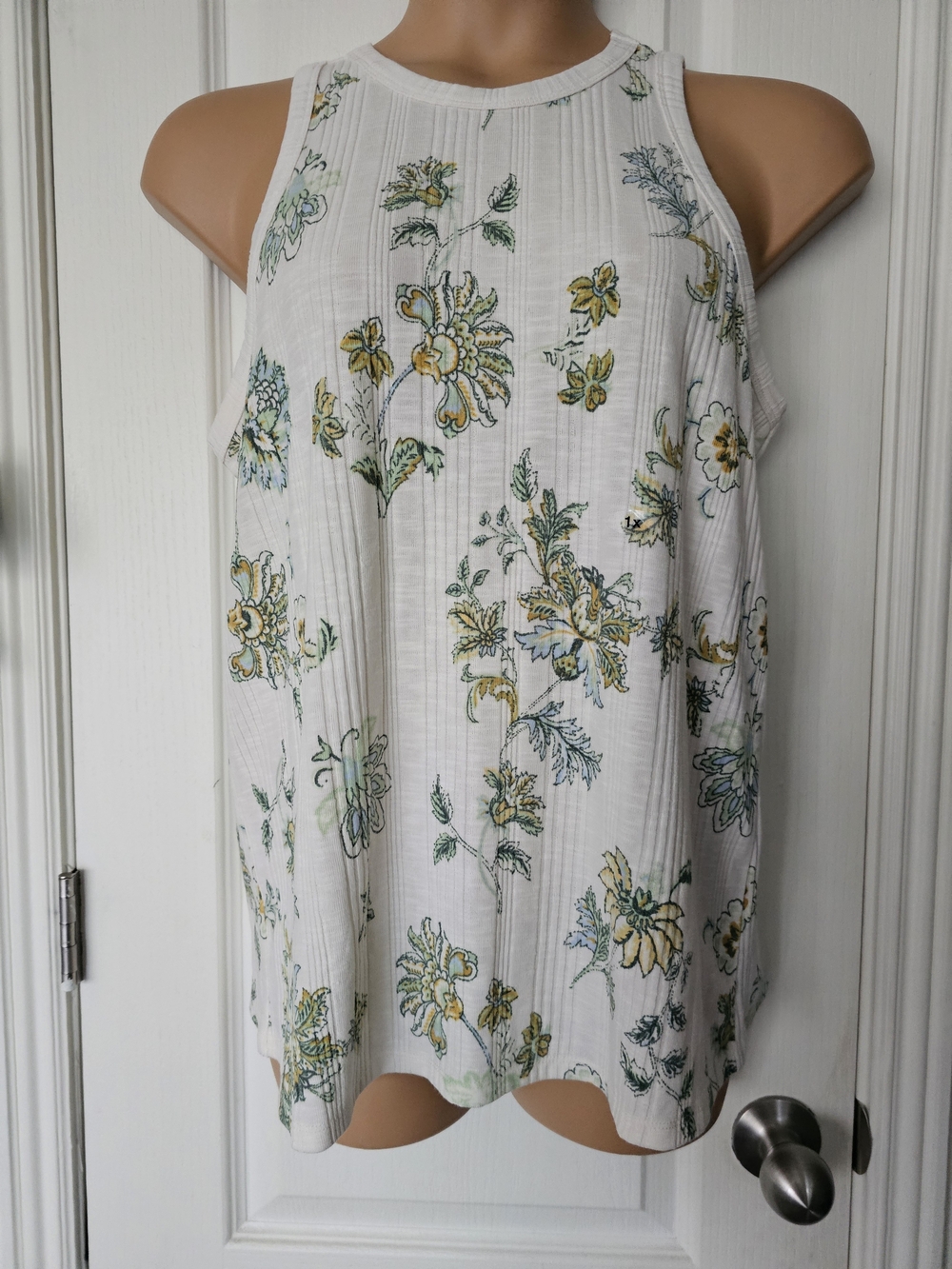 Maurices 24/7 NWT 1x White Floral Tank with Yellow & Green Accents